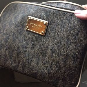 Cross body handbag